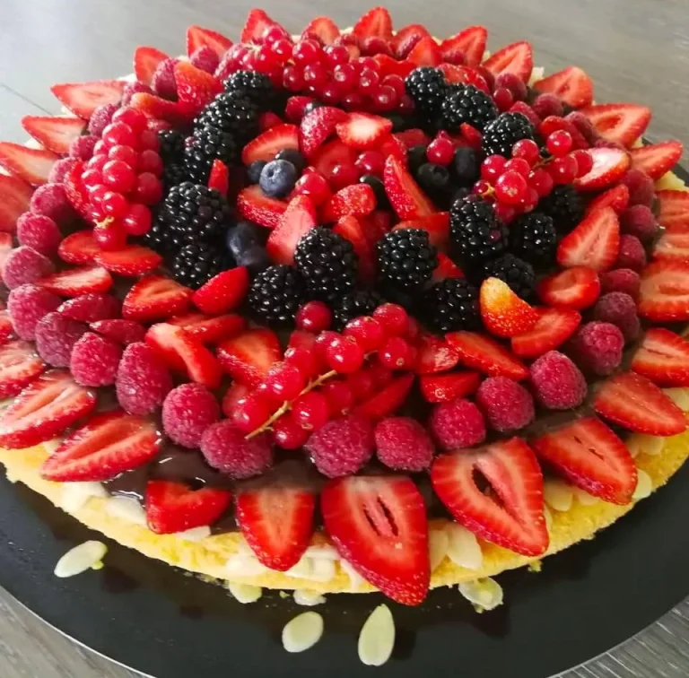 Crostata di frutta “My First Love” con fragole e frutti di bosco