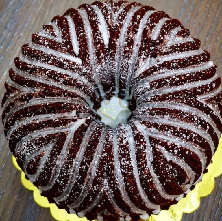 Tunnel of Fudge Cake ciambella cioccolato e noci