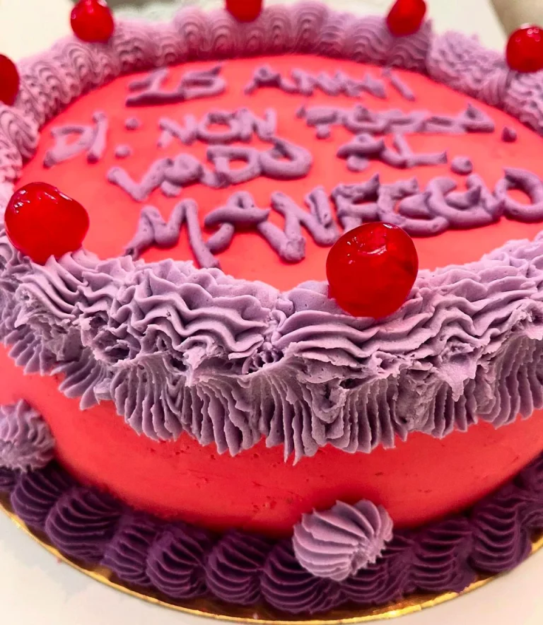 torta di compleanno decorata